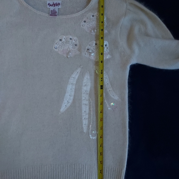 Vintage Ladies Shapely Knits Ivory Beaded Applique Angora/Silk Blend Sweater Med - Picture 7 of 10